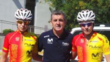 Teresa Ripoll y Mar&iacute;a Calder&oacute;n, con el seleccionador Ramontxu Gonz&aacute;lez Arrieta.