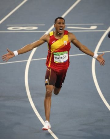  El atleta español Orlando Ortega celebra la medalla de plata en la prueba de 110 m vallas 