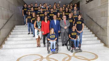 Imagen de la presentaci&oacute;n de los nuevos miembros ol&iacute;mpicos del equipo de la UCAM junto a los presidentes del COE y del CSD.