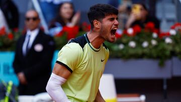 Tennis - Madrid Open - Park Manzanares, Madrid, Spain - April 30, 2024 Spain's Carlos Alcaraz celebrates winning his round of 16 match against Germany's Jan-Lennard Struff REUTERS/Susana Vera