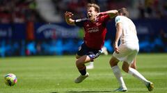 PAMPLONA, SPAIN - APRIL 08: Pablo Ibanez of CA Osasuna clashes with Gerard Gumbau of Elche CF during the LaLiga Santander match between CA Osasuna and Elche CF at El Sadar Stadium on April 08, 2023 in Pamplona, Spain. (Photo by Juan Manuel Serrano Arce/Getty Images)