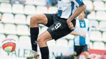 <b>MATADOR. </b>Blas Pérez marcó el sábado su primer gol con la camiseta del Hércules.