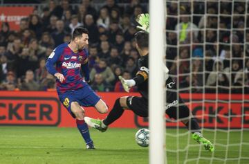 Típico gol de Leo Messi, que está mostrando esta noche todo su repertorio para celebrar su sexto Balón de Oro. Tremendo.