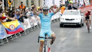 El ciclista Mikel Landa (AST) se ha impuesto en la meta hoy, tras la quinta etapa de la 55 edici&oacute;n de la Vuelta al Pa&iacute;s Vasco, en la localidad guipuzcoana de Eibar.