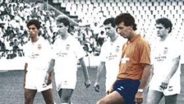 <b>EMOTIVO REENCUENTRO. </b>Víctor Espárrago y Quique Flores coincidieron a finales de los años 80 en el Valencia. Años muy fructíferos