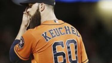 Dallas Keuchel no pudo detener la racha negativa de los Astros en la visita al campo de los Texas Rangers.