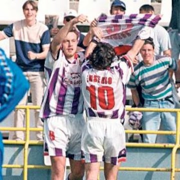 <b>GOL DEDICADO A EUSEBIO. </b>El 4 de abril de 1999 el Valladolid se impuso al Tenerife por 2-1, con tantos de Peternac y Víctor. Al marcar su gol, el pequeño ariete se sacó su camiseta y enseñó la que llevaba debajo con el '10' de Eusebio, que estaba lesionado.