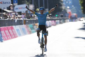 El Giro de Lombardía es una de las cinco clásicas conocidas como los monumentos del ciclismo, junto a la Milán-San Remo, el Tour de Flandes, la París-Roubaix y la Lieja-Bastoña-Lieja. Se lleva a cabo habitualmente en el mes de octubre, la última de las cinco a lo largo de la campaña. Era la prueba final de la extinta Copa del Mundo de ciclismo (1989-2004). Ahora, dentro del World Tour, también cierra el calendario de Primera por la cancelación del Tour de Guangxi chino.