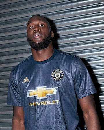 Manchester United presenta su nuevo uniforme