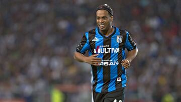Una de las m¨¢ximas figuras del futbol mundial en los ¨²ltimos 20 a?os, fue estrella del Gremio, el Par¨ªs Saint-Germain, el Barcelona (donde gan¨® dos Ligas, dos Supercopas y una Champions), el AC Milan (al que le dio un Scudetto en 2011) y el Atl¨¦tico Minero (donde levant¨® una Copa Libertadores). Con su selecci¨®n gan¨® la Copa Am¨¦rica del 99 y el Mundial de Corea-Jap¨®n 2002. A M¨¦xico lleg¨® para entregar sus ¨²ltimos toques de magia con los Gallos de Quer¨¦taro.
