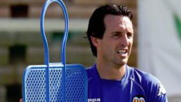 <b>EN BIRMINGHAM. </b>La expedición del Valencia, con Emery al frente, aterrizó ayer por la tarde en tierras inglesas.