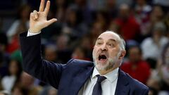 GRAF9348. MADRID, 15/11/2018.- El entrenador del Real Madrid, Pablo Laso, da instrucciones a sus jugadores durante el partido de la s&eacute;ptimo jornada de la Euroliga ante el Khimki que disputan esta noche en el WiZink Center, en Madrid. EFE/Juanjo Mart&iacute;n