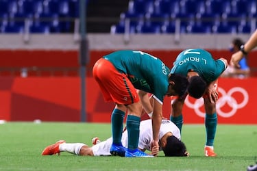 ¡Gran gesto! México se quedó a consolar a Kubo y compañía después de perder el bronce