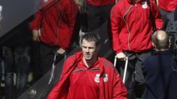 Los jugadores del Liverpool han iniciado en la estación de tren de Runcorn su largo viaje hacia Madrid.