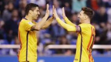 Luis Suárez y Messi celebran el gol del argentino en Riazor.