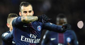 Paris Saint-Germain's Spain's forward Rodriguez Jese (L) celebrates after scoring a goal during the French L1 football match between Paris Saint-Germain and Nantes at the Parc des Princes stadium in Paris on November 19, 2016.