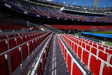 Vista general de los asientos plegados desde una de las gradas.