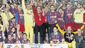 <b>OTRO TÍTULO DE COPA. </b>La plantilla del Barcelona posa con la Copa del Rey. Ayer sumó su decimo segundo título de Copa.