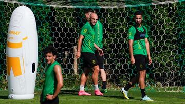 Ekain y Rubén Alves, antes de jugar en el Racing vistieron los colores del Amorebieta aunque no compartieron vestuario. Sí lo hicieron en el Ibiza.