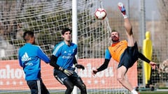 Isco trains alone as his comeback continues