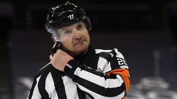 Tim Peel, referee de la NHL, fue suspendido de por vida por la liga de hockey debido a sus pol&eacute;micas palabras despu&eacute;s de se&ntilde;alar un penalti.