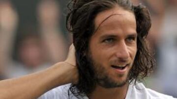 <b>MADRE Y NOVIA. </b>Judy Murray (izq) y Kim Sears, madre y novia del británico, festejan un golpe de Andy. Arriba, Feliciano López.