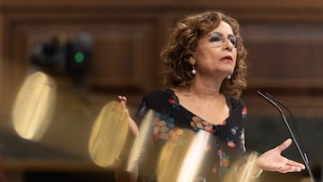 La vicepresidenta primera y ministra de Hacienda, María Jesús Montero, durante una sesión de control, en el Congreso de los Diputados, a 29 de octubre de 2025, en Madrid (España). El pleno ha arrancado con un minuto de silencio en recuerdo a las 229 personas fallecidas como consecuencia de la dana que asoló gran parte de la provincia de Valencia de la que se cumple el primer año desde la tragedia. En el marco del aniversario el Gobierno se enfrenta a las preguntas de la oposición sobre las medidas que se han tomado para ayudar a los afectados y para evitar que se pueda repetir.
29 OCTUBRE 2025
Eduardo Parra / Europa Press
29/10/2025