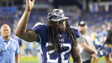 NASHVILLE, TENNESSEE - AUGUST 20: Derrick Henry #22 of the Tennessee Titans walks off the field and waves to the fans after a preseason game against the Tampa Bay Buccaneers at Nissan Stadium on August 20, 2022 in Nashville, Tennessee. The Titans defeated the Buccaneers 13-3.   Wesley Hitt/Getty Images/AFP
== FOR NEWSPAPERS, INTERNET, TELCOS & TELEVISION USE ONLY ==