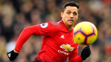 Alexis juega ante Fulham.