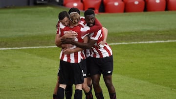 BILBAO, SPAIN - JANUARY 03: Iker Muniain of Athletic Bilbao (back) celebrates after scoring their sides first goal with their team mates during the La Liga Santander match between Athletic Club and Elche CF at Estadio de San Mames on January 03, 2021 in B
