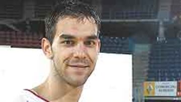 <b>UN LÍDER. </b>Calderón seguirá vistiendo de blanco la próxima campaña.