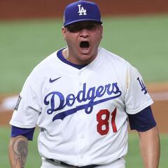 Urías y González, los héroes para Dodgers en el sexto juego