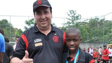 Cacau con Vinicius de niño.