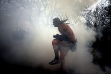 La carrera Tough Guy, se celebra desde 1987 en Inglaterra y desafía a sus participantes a recorrer 15km llenos de los obstáculos, donde hasta los más expertos se quedan en el camino. 