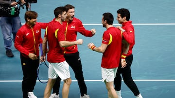 Tennis - Davis Cup - Final 8 - Spain v Czech Republic - SuperTennis Arena, Bologna, Italy - November 20, 2025 Spain's Marcel Granollers and Pedro Martinez celebrate with teammates after winning the doubles match against Czech Republic's Tomas Machac and Jakub Mensik to win the series REUTERS/Alessandro Garofalo
