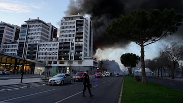 ¿Por qué salieron varios coches de lujo el sábado del edificio incendiado de Valencia?