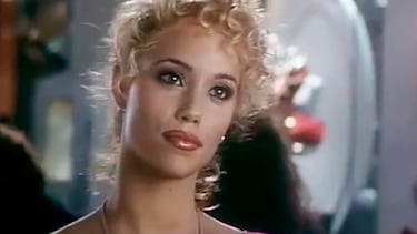 Elizabeth Berkley agradece a la comunidad LGTBIQ+ la acogida de la película de culto ‘Showgirls’: ‘Era muy adelantada a su tiempo’