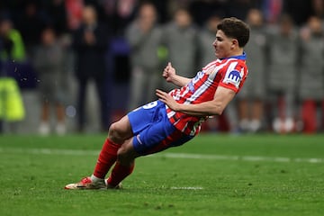 Un doble toque en el lanzamiento de su penalti invalid el gol de Julin Alvarez en la tanda de penaltis entre el Atltico de Madrid y el Real Madrid.