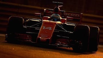 ABU DHABI, UNITED ARAB EMIRATES - NOVEMBER 24: Fernando Alonso of Spain driving the (14) McLaren Honda Formula 1 Team McLaren MCL32 on track during practice for the Abu Dhabi Formula One Grand Prix at Yas Marina Circuit on November 24, 2017 in Abu Dhabi, United Arab Emirates. (Photo by Clive Mason/Getty Images)