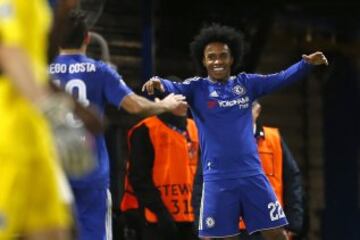 2-0. Willian celebró el segundo gol.