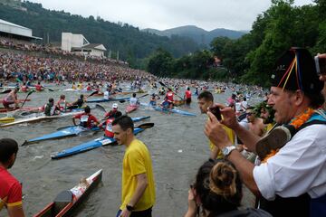 Los palistas saliendo en Arriondas