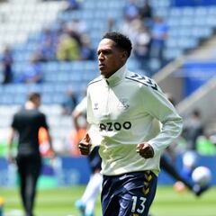 Campbell sugiere reforzar defensa por las lesiones de Mina