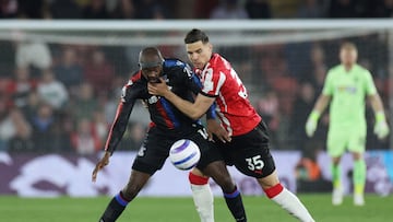 Soccer Football - Premier League - Southampton v Crystal Palace - St Mary's Stadium, Southampton, Britain - April 2, 2025 Crystal Palace's Jean-Philippe Mateta in action with Southampton's Jan Bednarek REUTERS/Isabel Infantes EDITORIAL USE ONLY. NO USE WITH UNAUTHORIZED AUDIO, VIDEO, DATA, FIXTURE LISTS, CLUB/LEAGUE LOGOS OR 'LIVE' SERVICES. ONLINE IN-MATCH USE LIMITED TO 120 IMAGES, NO VIDEO EMULATION. NO USE IN BETTING, GAMES OR SINGLE CLUB/LEAGUE/PLAYER PUBLICATIONS. PLEASE CONTACT YOUR ACCOUNT REPRESENTATIVE FOR FURTHER DETAILS..