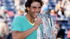 Rafa Nadal muerde el t&iacute;tulo de campe&oacute;n del torneo de Indian Wells de 2013 tras ganar en la final al argentino Juan Martin Del Potro.