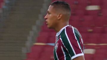 El extremo peruano sum&oacute; minutos importantes en el partido de ida de la final del Torneo Carioca en el que su equipo, Fluminense, cay&oacute; por 1-2.