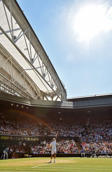 Saque de Novak Djokovic.