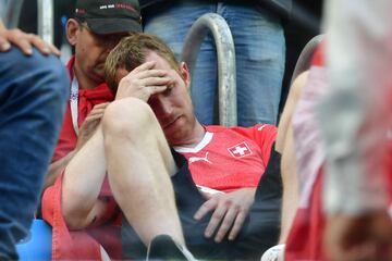 Suiza-Suecia (0-1). Aficionado suizo tras la eliminación en octavos de final.