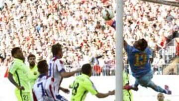 Claudio Bravo dejó su huella en el partido que le dio el título a Barcelona.