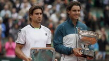 David Ferer y Rafael Nadal con sus trofeo tras la final de Roland Garros.