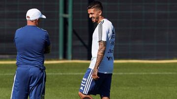Lanzini, el último en la carrera de obstáculos de la Selección